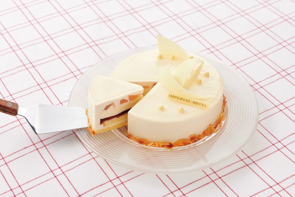 6月1日より注文を受け付ける新作の冷凍ケーキ「ペッシュ・ブラン」税込み5,616円