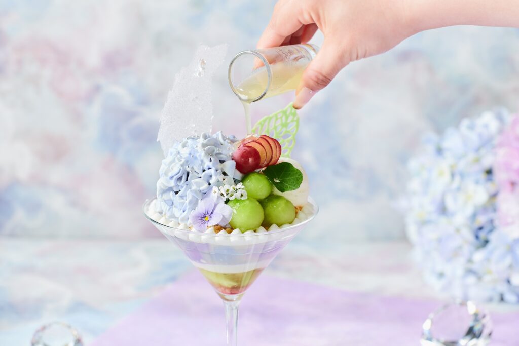 「紫陽花とメロンのブーケパフェ with ハーゲンダッツ」イメージ