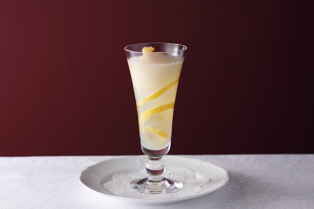5月31日まで銀座本店サロン・ド・カフェで提供する「瀬戸内レモンのアイスクリームソーダ」税込み1,350円