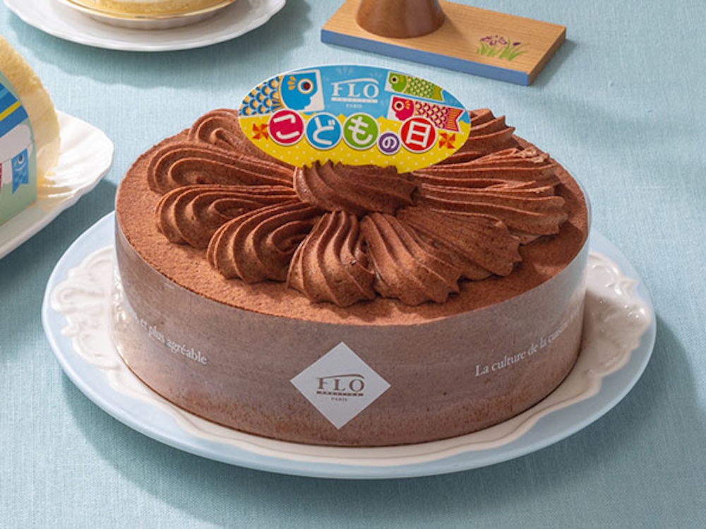 「チョコレートムースケーキ」にこどもの日限定ピックをつけたイメージ