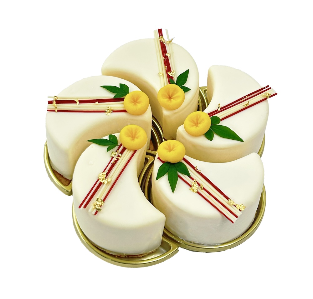 京都・祇園で展開する「洋菓子ぎをんさかい」は5月1日より、レアチーズケーキ「壽‐ことほぎ‐」を展開する。テイクアウト・税込み1,188円、イートイン・税込み1,210円。