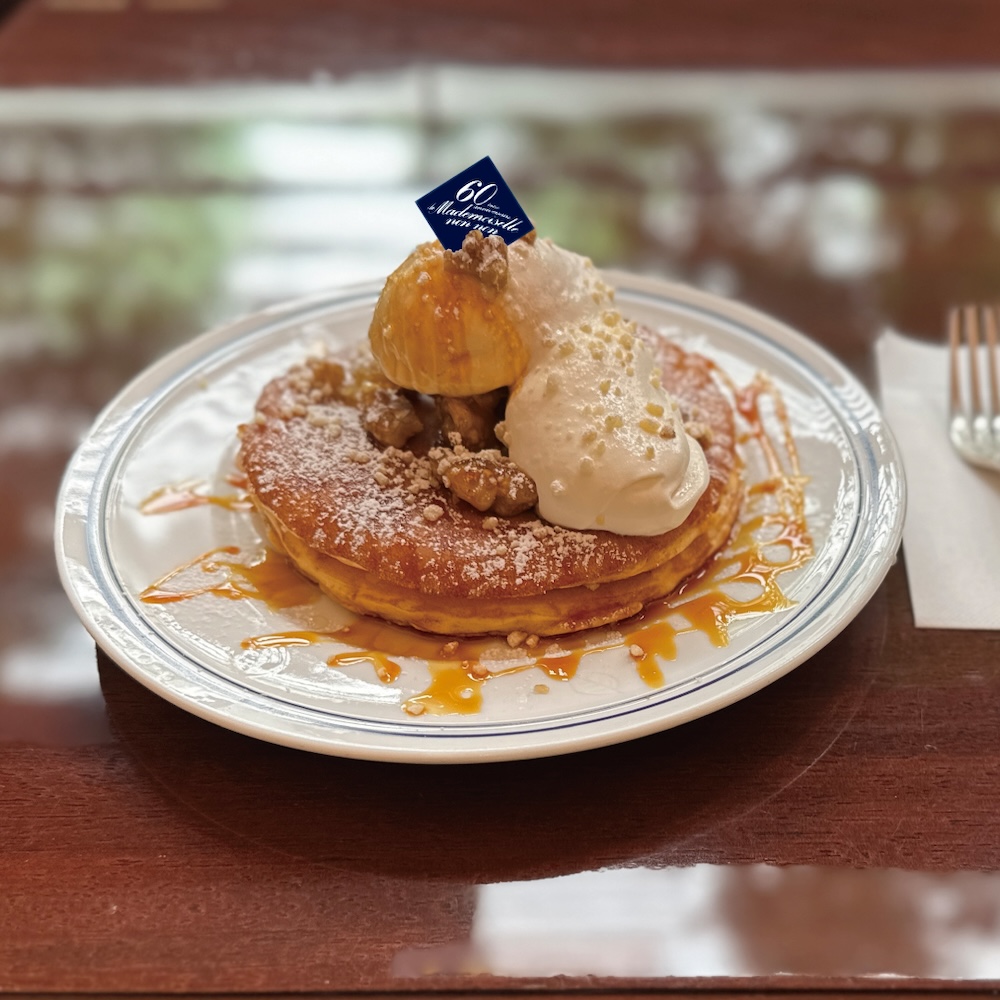「カラメルナッツパンケーキ」ドリンク付き・1,540円