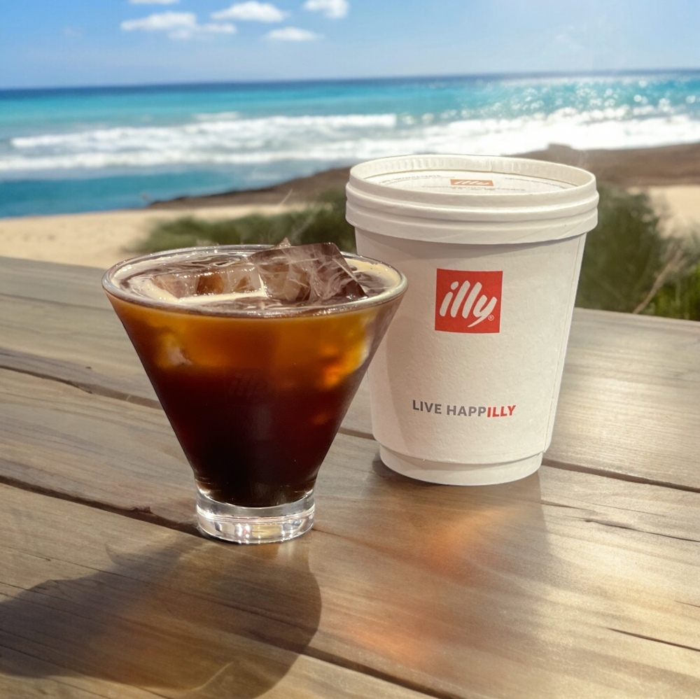 暑い夏に苦くて冷たいエスプレッソロックを！ 佐世保のイタリア式立ち飲みカフェ「ホカニナイ立ちカフェ」に 新メニュー「立ち飲み専用シングル(300円)」登場！