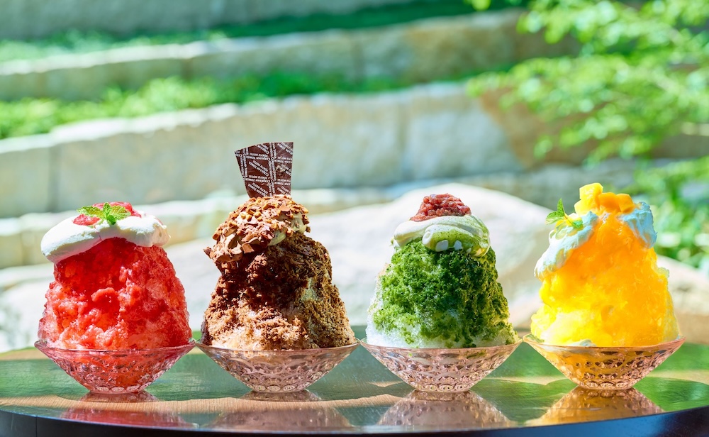 東京都渋谷区のセルリアンタワー東急ホテルは6月18日より、ガーデンラウンジ「坐忘」およびガーデンキッチン「かるめら」にて、4種のかき氷を提供中だ。