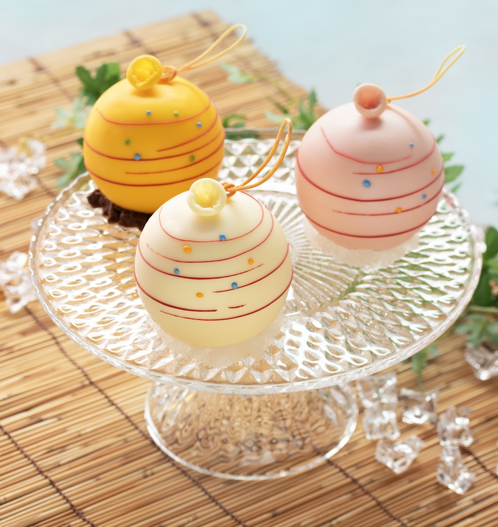 京都・祇園の「洋菓子ぎをんさかい」は6月22日より、国産の白桃を使った「桃ふうせん」を期間限定販売する。価格はテイクアウト・税込み1,620円、イートイン・税込み1,650円。