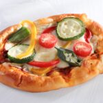 「彩り野菜のピザパン」税込み350円