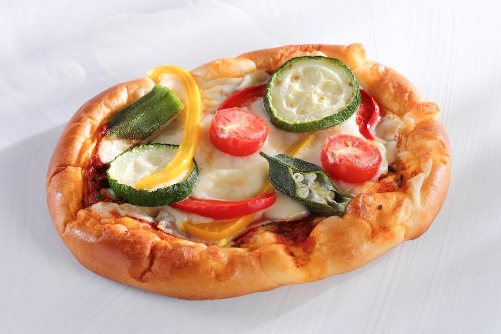 「彩り野菜のピザパン」税込み350円