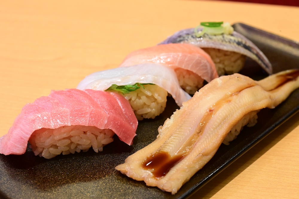 「天然魚5種盛り」税込み680円