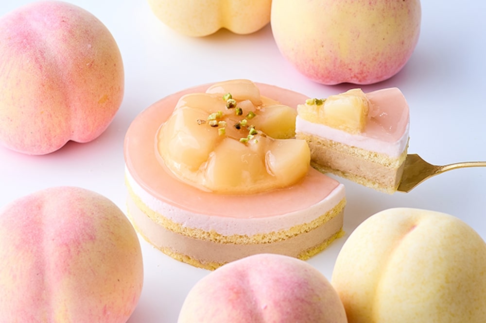 小樽洋菓子舗ルタオは、公式オンラインショップにて、夏季限定のムースケーキ「白桃アールグレイ」の販売をスタートした。価格は税込み2,916円（別途送料）。