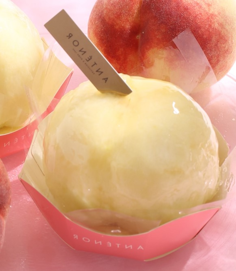 神戸発のパティスリー「アンテノール」は7月15日より、「桃フェスタ」を開催。桃を使ったケーキやタルト、みずみずしいデザートを展開する。