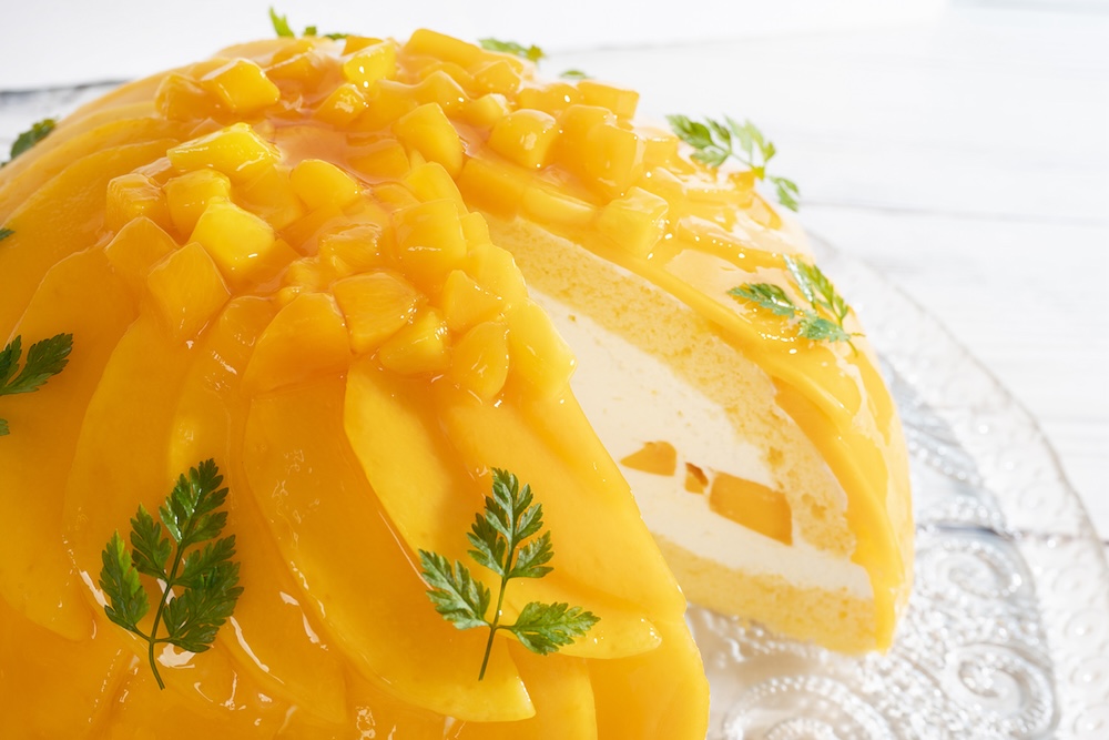 ホームメイドケーキにこだわった｢ダッキーダック｣は7月13日〜8月31日、｢沖縄県産 完熟マンゴーのズコット｣を販売開始する。価格は税込み930円。