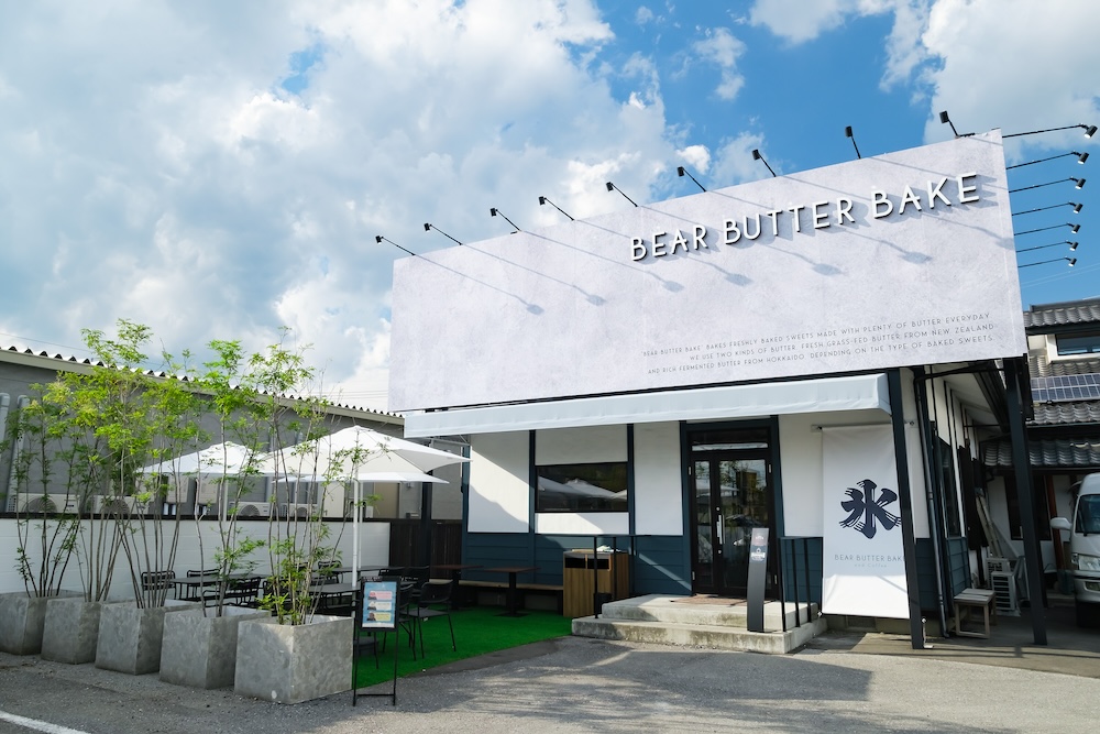 バター焼菓子専門店「BEAR BUTTER BAKE and Coffee」が7月17日、店名を「BEAR BUTTER BAKE craft sweets from the oven.」に名称を変更し、移転オープンした。