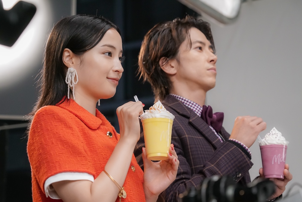 マクドナルドの新テレビCM「フラッペしちゃった♡りんご＆巨峰」篇のメイキングビジュアル