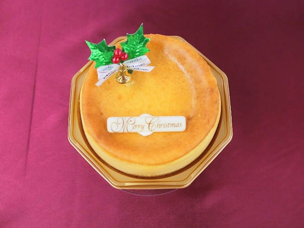 4種のチーズを使用した「クリスマスプレミアム濃厚ベイクドチーズケーキ」税込み4,300円