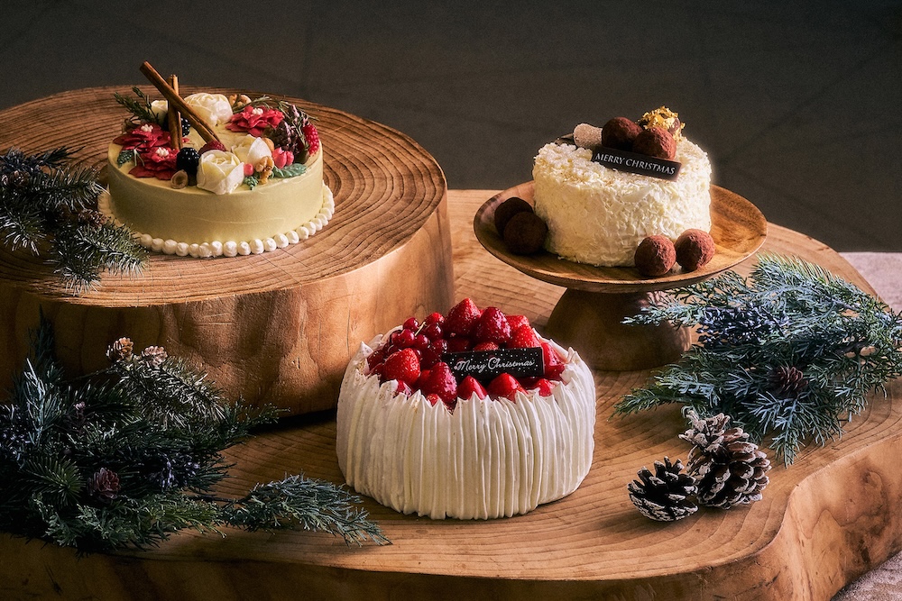 「ザ・プリンスギャラリー 東京紀尾井町」は10月1日より、クリスマスケーキ3種「Strawberry Jewel Cake」、「Christmas Wreath Vegan Cake」、「Truffle Snow」の予約受付を数量限定で開始する。