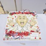 錦鯉の長谷川雅紀さんに贈られたサプライズの誕生日ケーキ