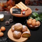 上段から「ハニーモニカ」税込み216円、「カスタードクッキーシュー」税込み270円