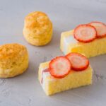 左から「プレーンスコーン」、「いちごショートケーキ」