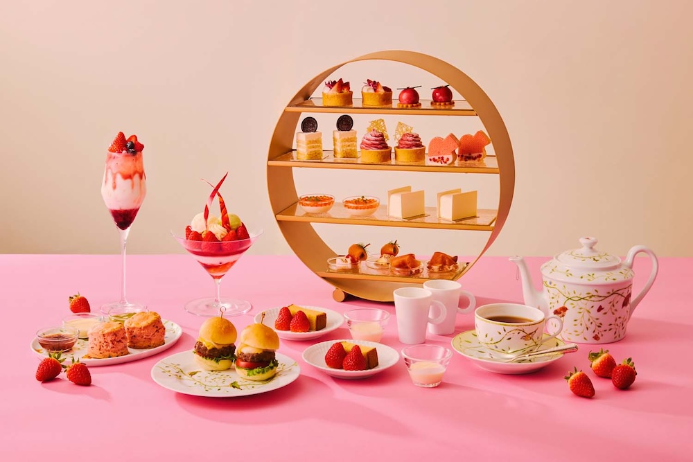 アフタヌーンティー「Afternoon Tea “VOYAGE” La saison des fraises + chocolat blanc」イメージ