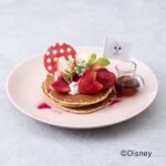 「Disney HARVEST MARKET By CAFE COMPANY」の「キュートな料理研究家のピンクベリーパンケーキ＜Minnie＞〜とちあいかVer.〜」2,200円