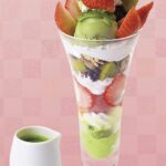 1月24日〜5月22日に販売する「抹茶と苺のパフェ　濃厚抹茶ソース添え」税込み1,380円