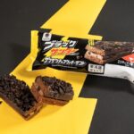 「ブラックサンダーザクザクチョコクッキーサンド」税込み258円