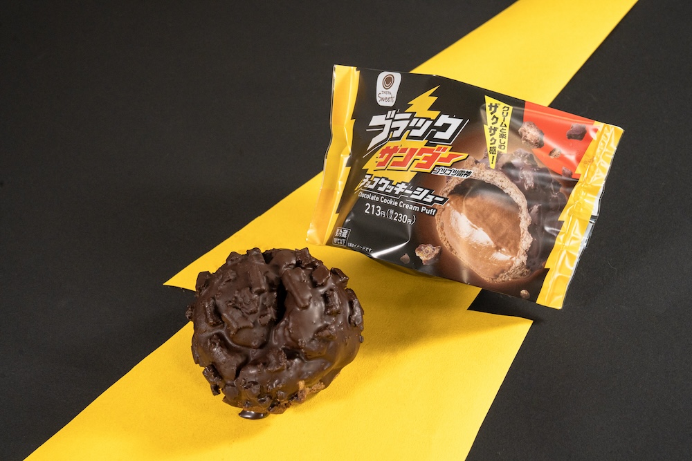 「ブラックサンダーチョコクッキーシュー」税込み230円