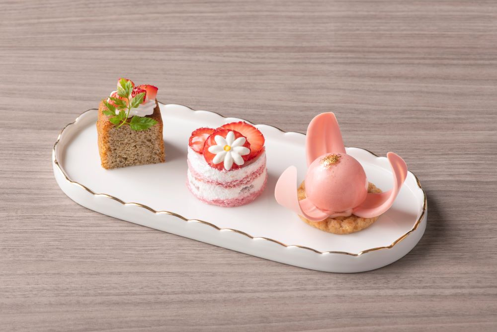 「ストロベリー×桜アフタヌーンティー（Strawberry×Sakura Afternoon Tea）」スイーツのイメージ