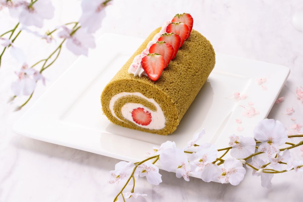 「苺と桜のロールケーキ」イメージ