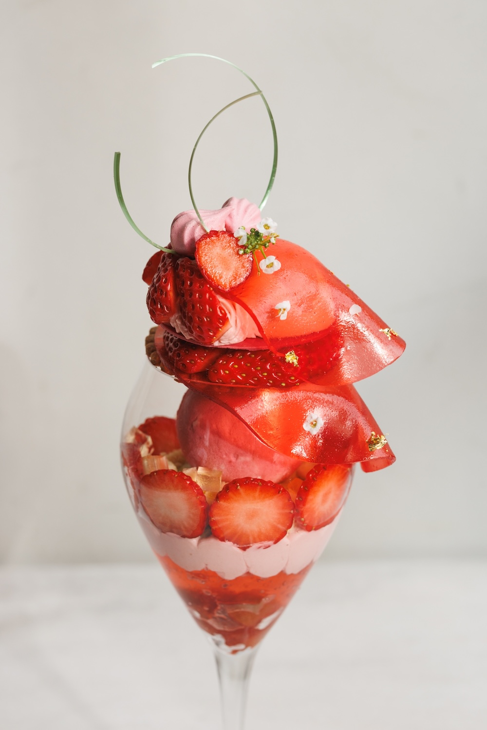 「苺のドレスアップパフェ　Parfait aux Fraises  ～BENIHOPPE～」イメージ