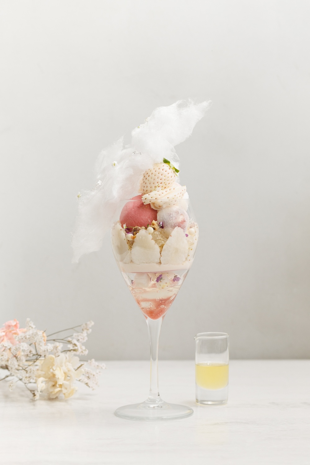 「幻の白イチゴ　雪うさぎのパフェ　Parfait aux Fraises　～YUKIUSAGI～」イメージ