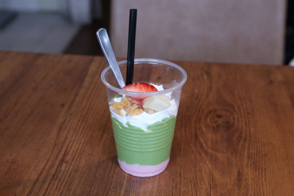 試食した飲めるチーズケーキ「Matcha Strawberry」