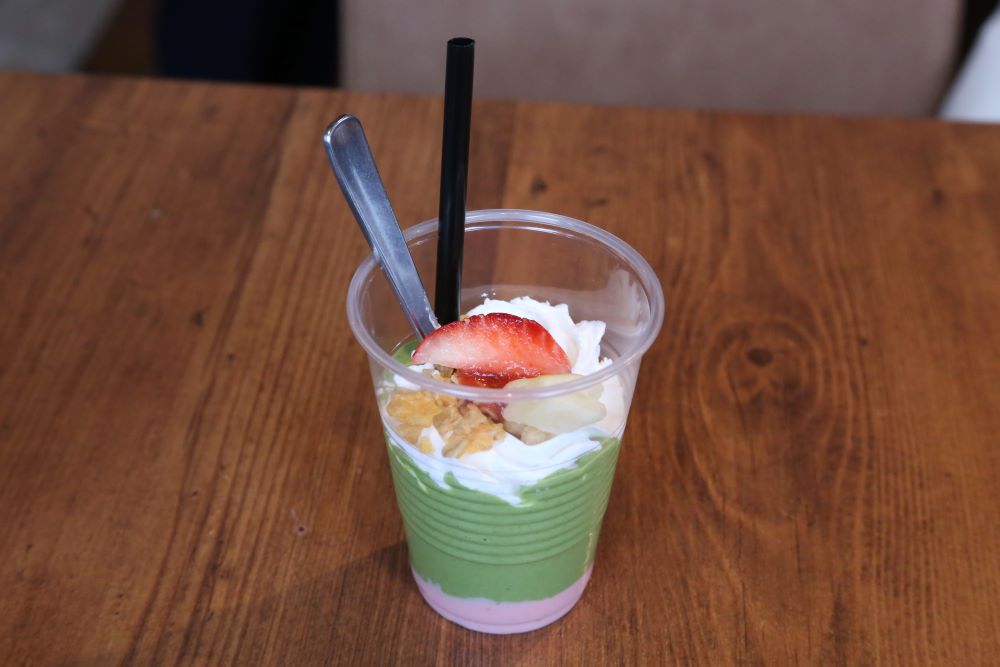 試食した飲めるチーズケーキ「Matcha Strawberry」