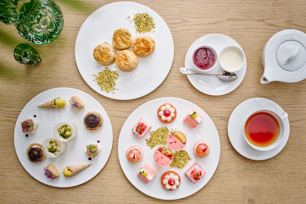 5月7日~6月30日に販売する「ピーチ エディション アフタヌーンティー(Peach EDITION Afternoon Tea)」税込み8,500円から(サービス料含む)