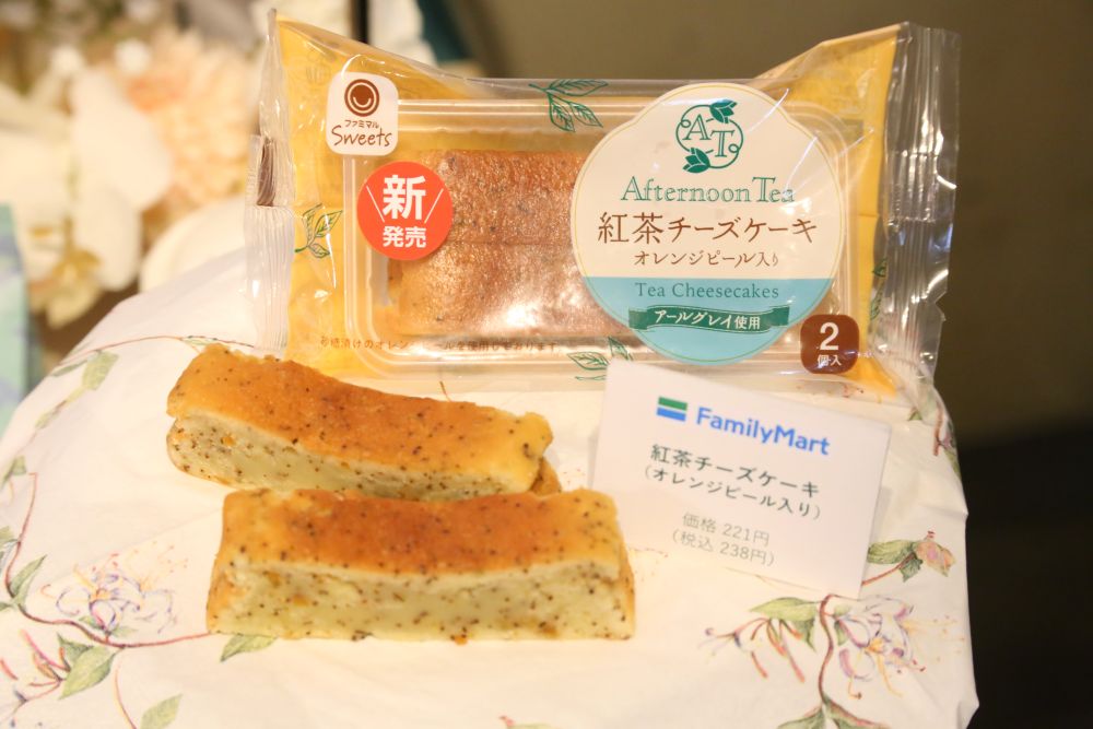 「紅茶チーズケーキ（オレンジピール入り）」税込み238円