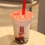 コンセプトストア限定の「ストロベリーアールグレイミルクティー」