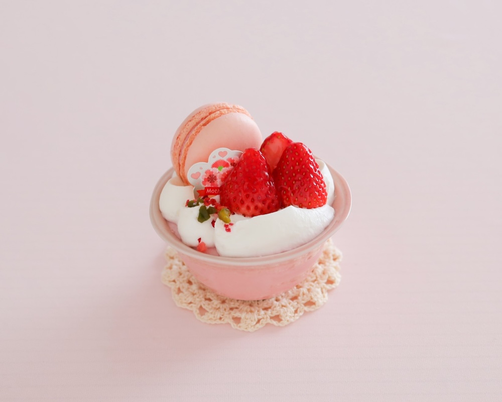 5月8日～5月11日に販売する「Thank you ベリーマカロン」税込み756円