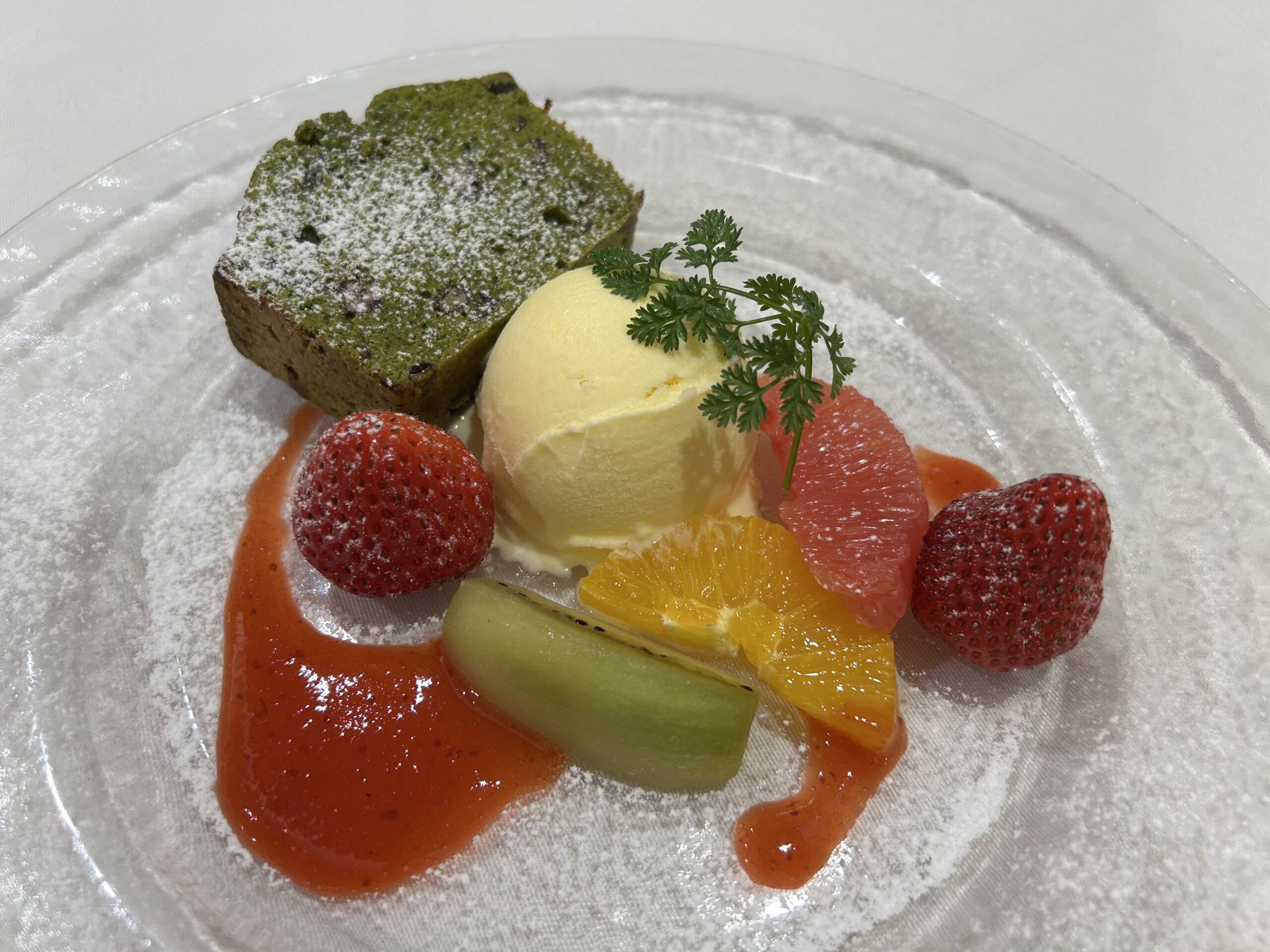 「神戸開花亭」の「抹茶とあずきのパウンドケーキ バニラアイス添え」税込み880円