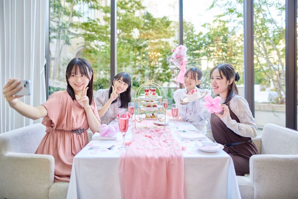 「プチシェリー‛ピーチ＆ローズ’アフタヌーンティー」イメージ