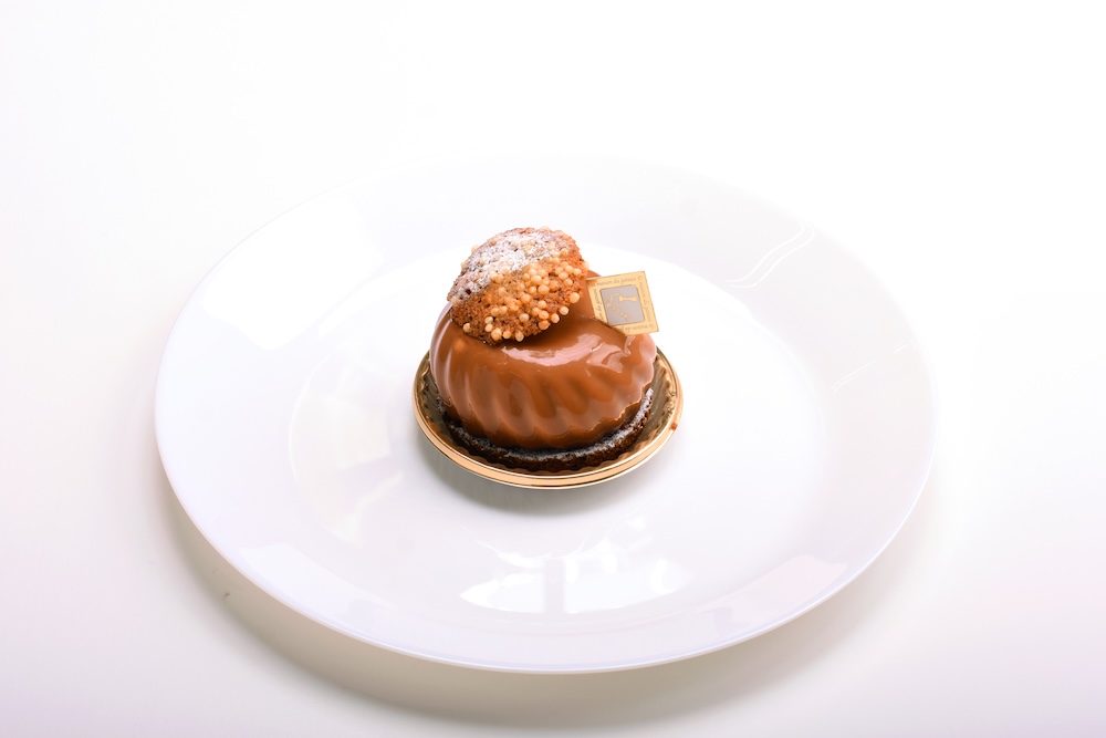 グランプリ参考作品(洋菓子部門)。「ラ・メゾン・ド・ガトー・マサキ」の「リィーゼルナッツ ショコラ」