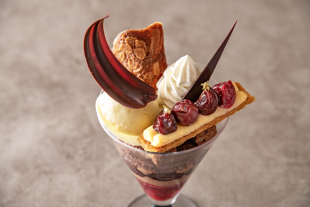 「チョコレートとチェリーのパフェ」イメージ