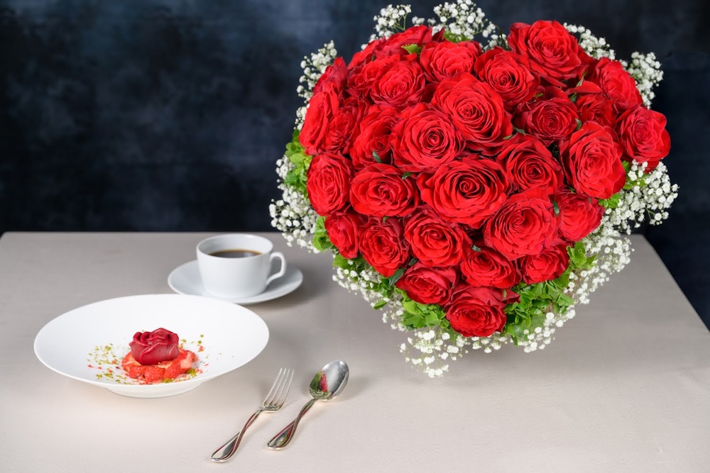 サプライズプラン「ROSE in ROSE」の「深紅の薔薇のハートの花束」イメージ