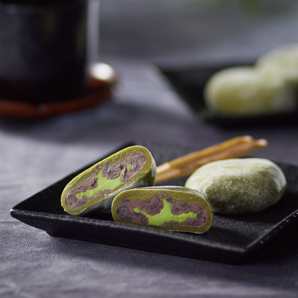 5月31日まで販売している「抹茶生クリーム塩大福」1個・税込み270円、6個入り・税込み1,728円