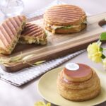 左から「プルドポークのグリルチーズサンド」600円、「カスタードプリンデニッシュ」550円
