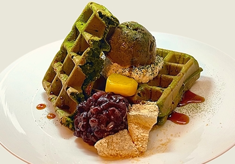 「カフェグランシェ」の「ほうじ茶アイスと抹茶のワッフル」税込み1,430円