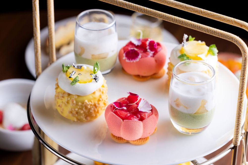 各日20食限定の「アフタヌーンティーセット“Breeze in motion”」ドリンク付き・税込み6,500円(サービス料含む)