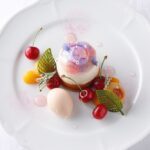 「アプリコットとチェリーのチーズムース チェリーアイスクリームとともに」税込み2,700円