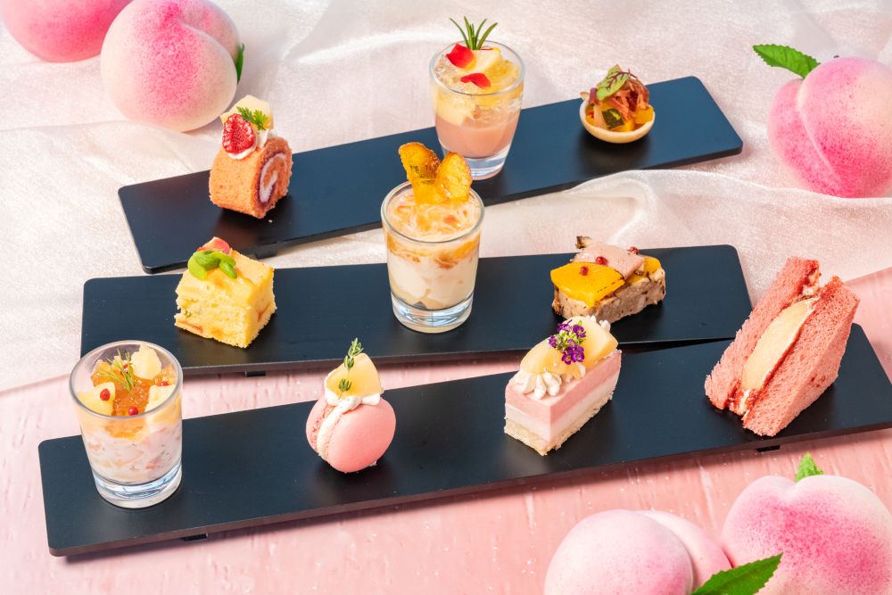 「VMG CAFE 九段会館テラス」にて提供する「桃づくしのアフタヌーンティー」税込み4,200円(別途サービス料)