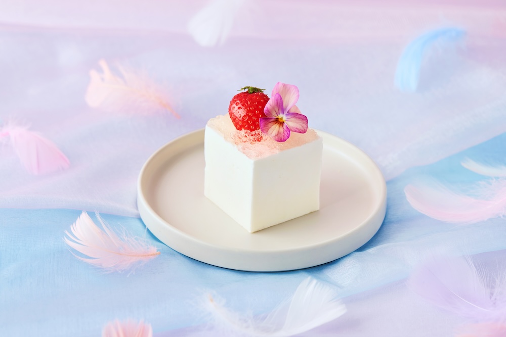 「苺のショートケーキ」イートイン・税込み880円、テイクアウト・税込み800円