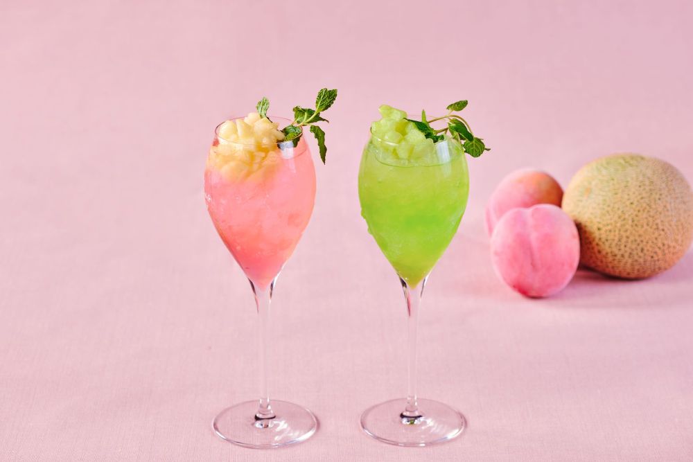オプションドリンクの「桃」、「メロン」各種税込み1,200円（サービス料含む）